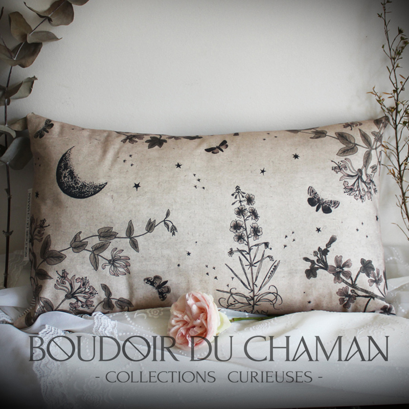 Nuit du Solstice beige.  housse de coussin illustrations originale du Boudoir botanique magie et lune