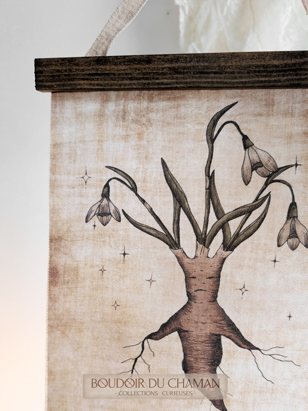 la tenture Mandragore Perce-Neige lin . illustration originale du Boudoir – Image 8