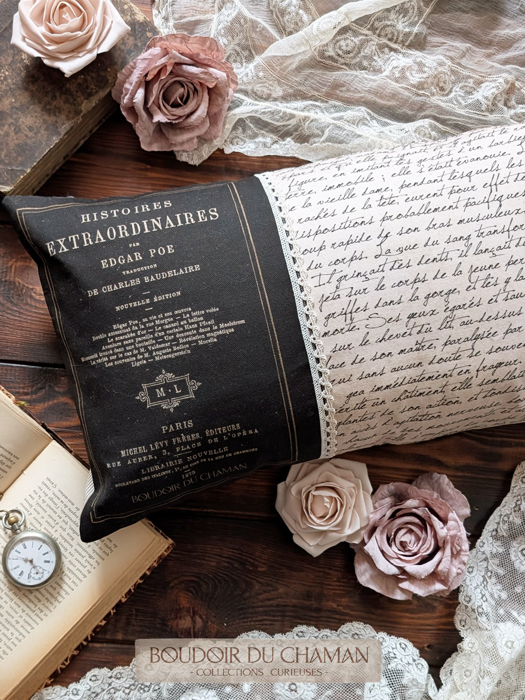 PRECOMMANDE envoi à partir du 25 avril . la housse de coussin Histoires Extraordinaires de E.Poe noir . 50X30cm collection de Baudelaire