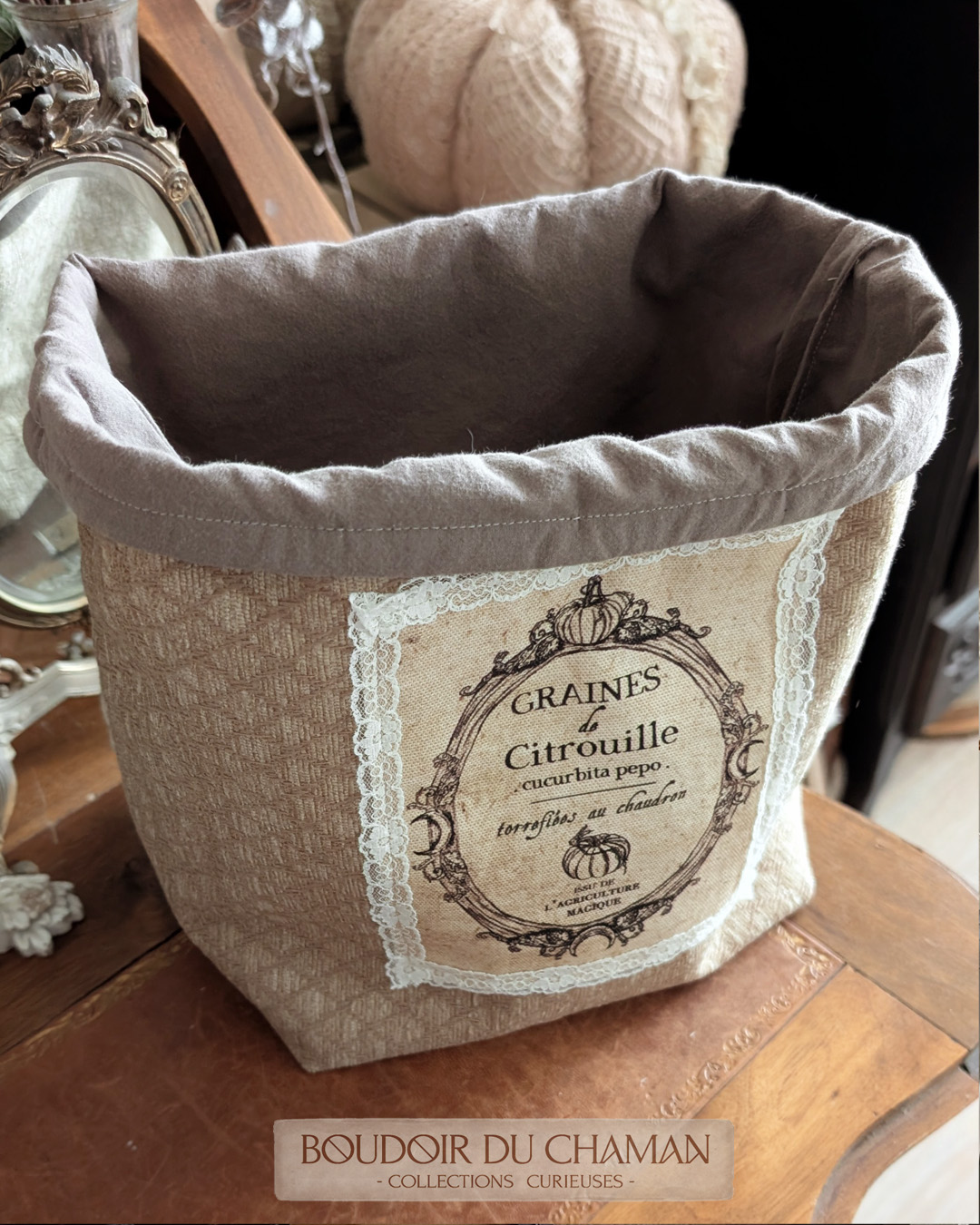 le panier souple Graines de citrouilles . velours vintage vieux rose illustration originale du Boudoir – Image 4