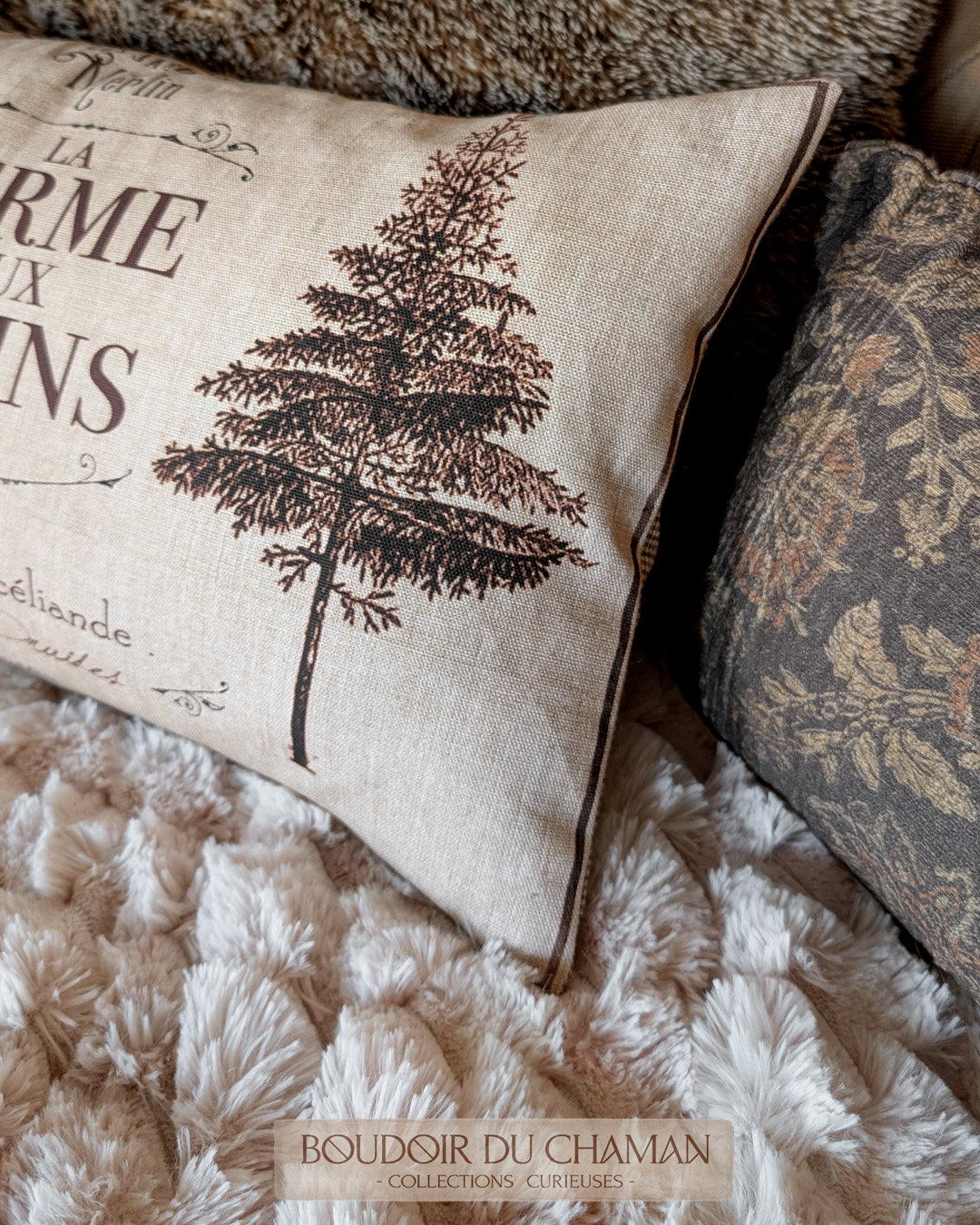 la housse de coussin Ferme aux Sapins. 50X30cm composition originale du Boudoir – Image 6