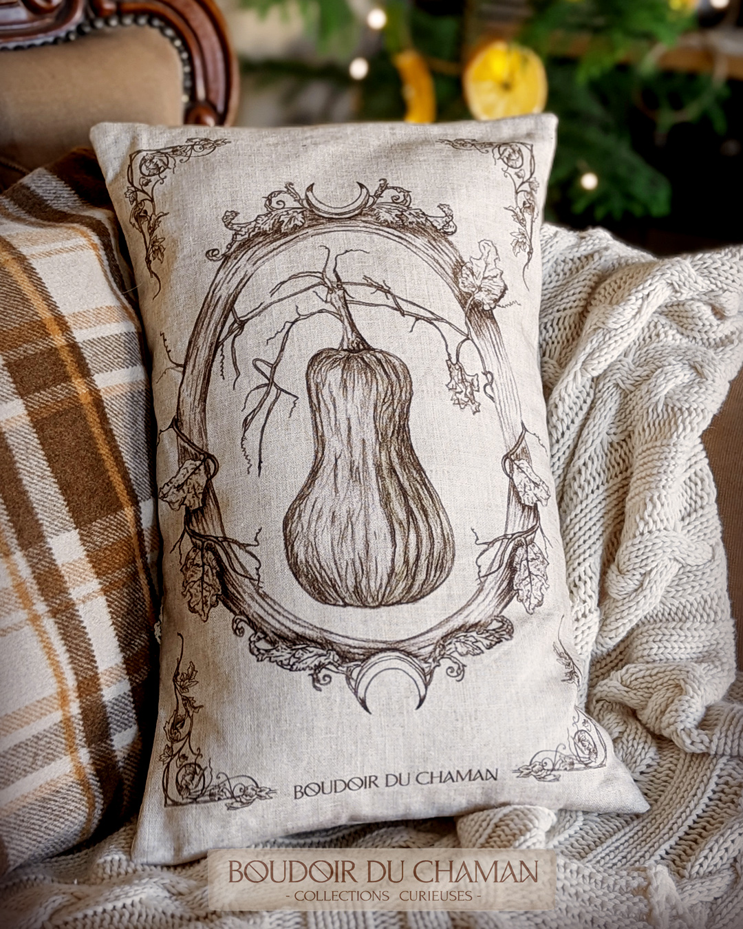 La housse de coussin Précieuse Butternut . illustration originale 50X30cm