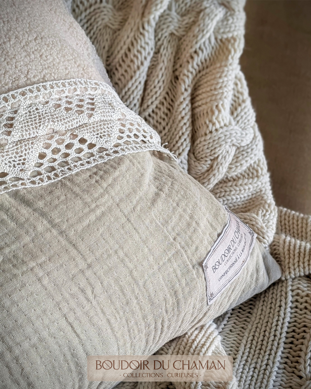 La housse de coussin lainage tartan caramel et dos douillet vanille . 50X50cm – Image 5