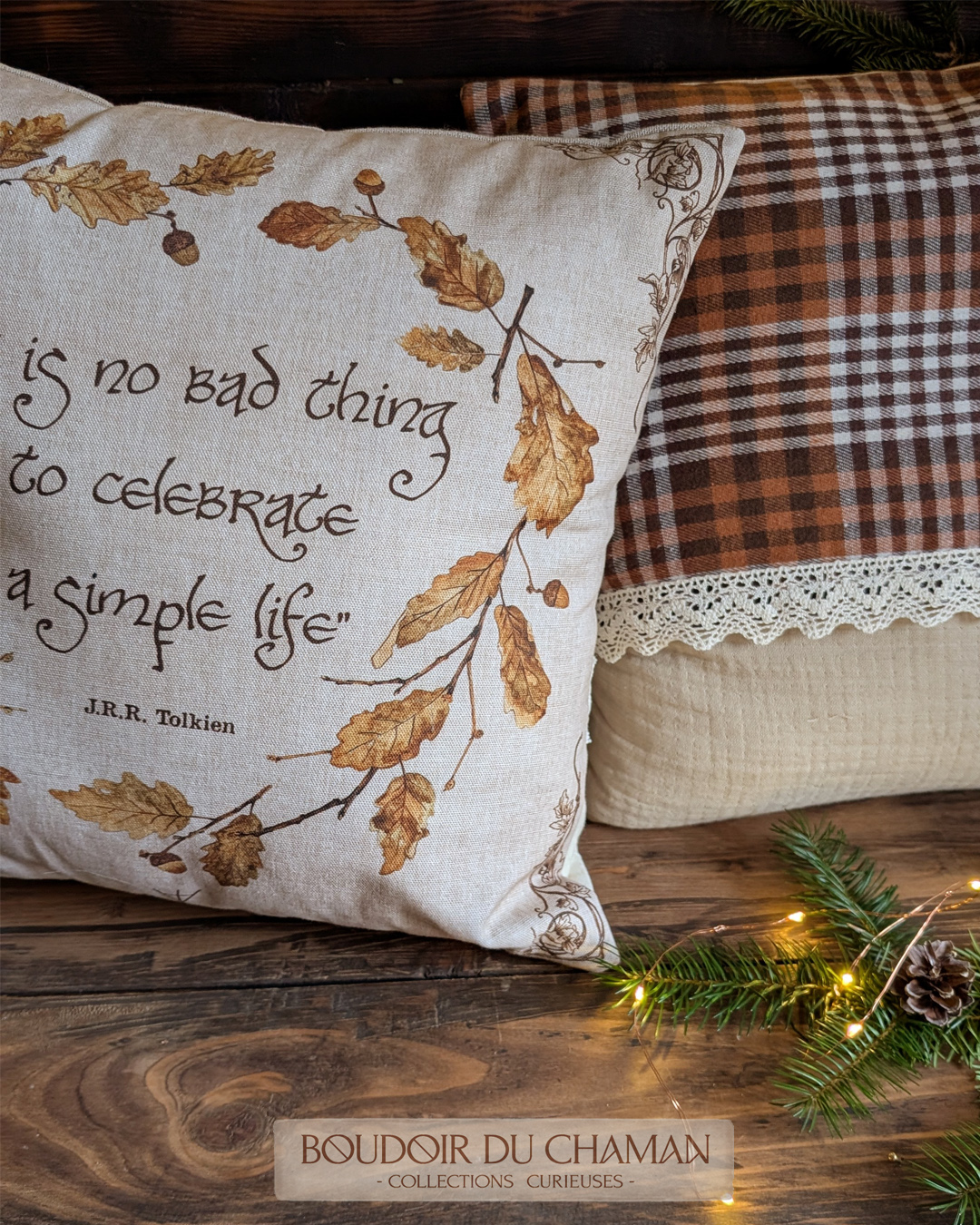 la housse de coussin Simple Life Tartan Brun chaud & Cannelle.  illustration originale du boudoir 40X40cm