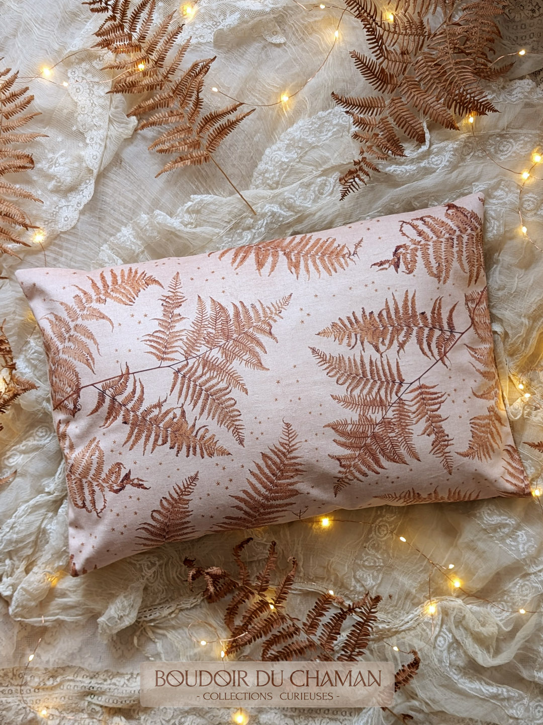 la grande housse de coussin Fougères du Bois d'Or en velours. 40X60cm illustration originale du Boudoir