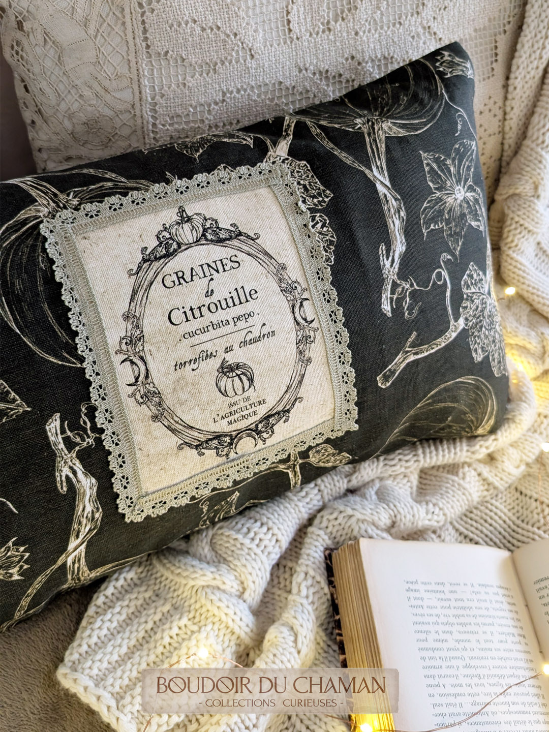 la housse de coussin Graines de Citrouilles Mousse dos Tartan . illustration originale du Boudoir 50X30cm – Image 4